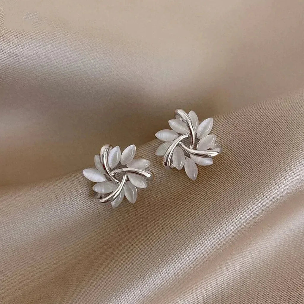 Elegantní zlaté náušnice opalové lístky